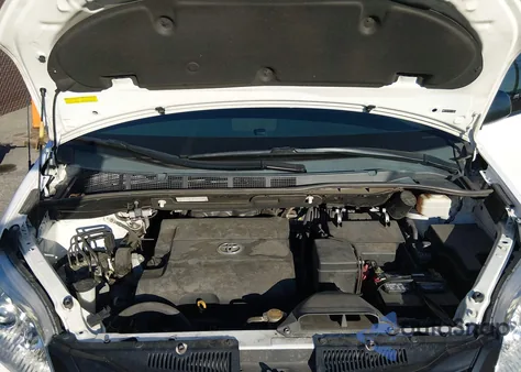 2012 Toyota Sienna Base V6 7 Passenger z USA, uszkodzony, nr VIN 5TDZK3DC0CS179391